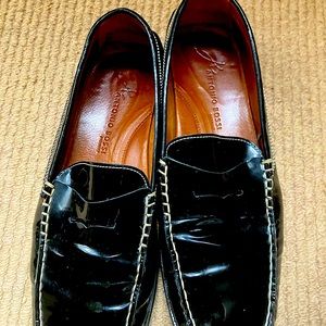 Black patent all leather lined classic driving moccasin. Beyond comfortable.